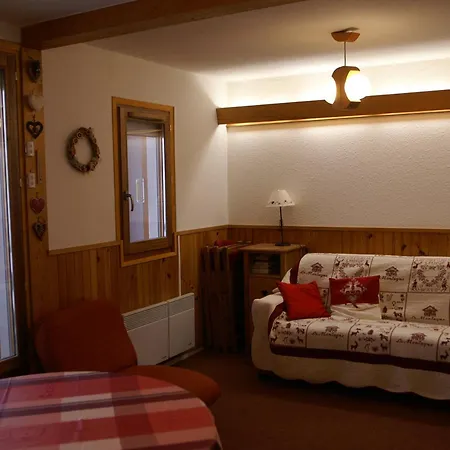 Pied Des Pistes, Appt Confort, 4 Pers, Balcon - Fr-1-557-53 * Les Adrets